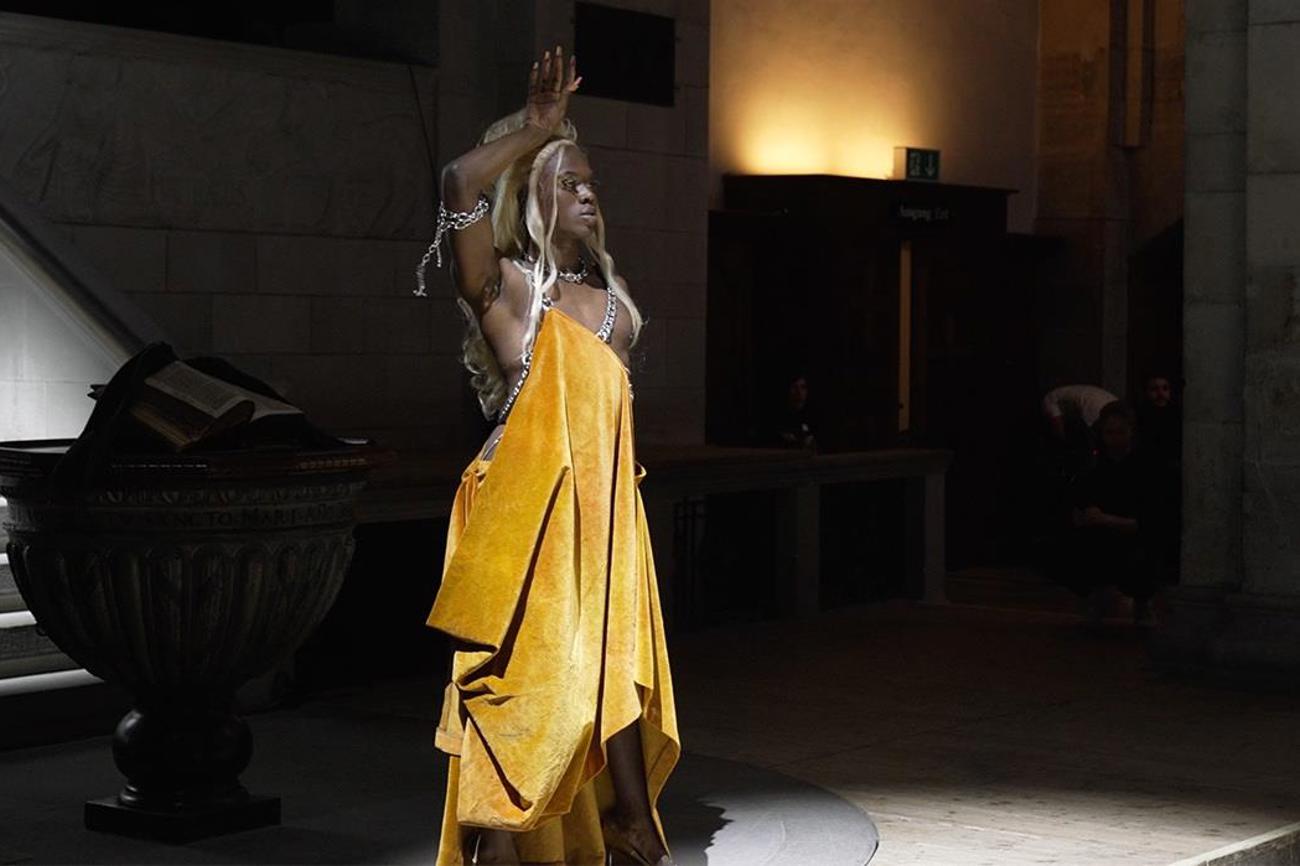 Die erste Fashionschau im Grossmünster Zürich. Foto: Sandra Hohendahl-Tesch