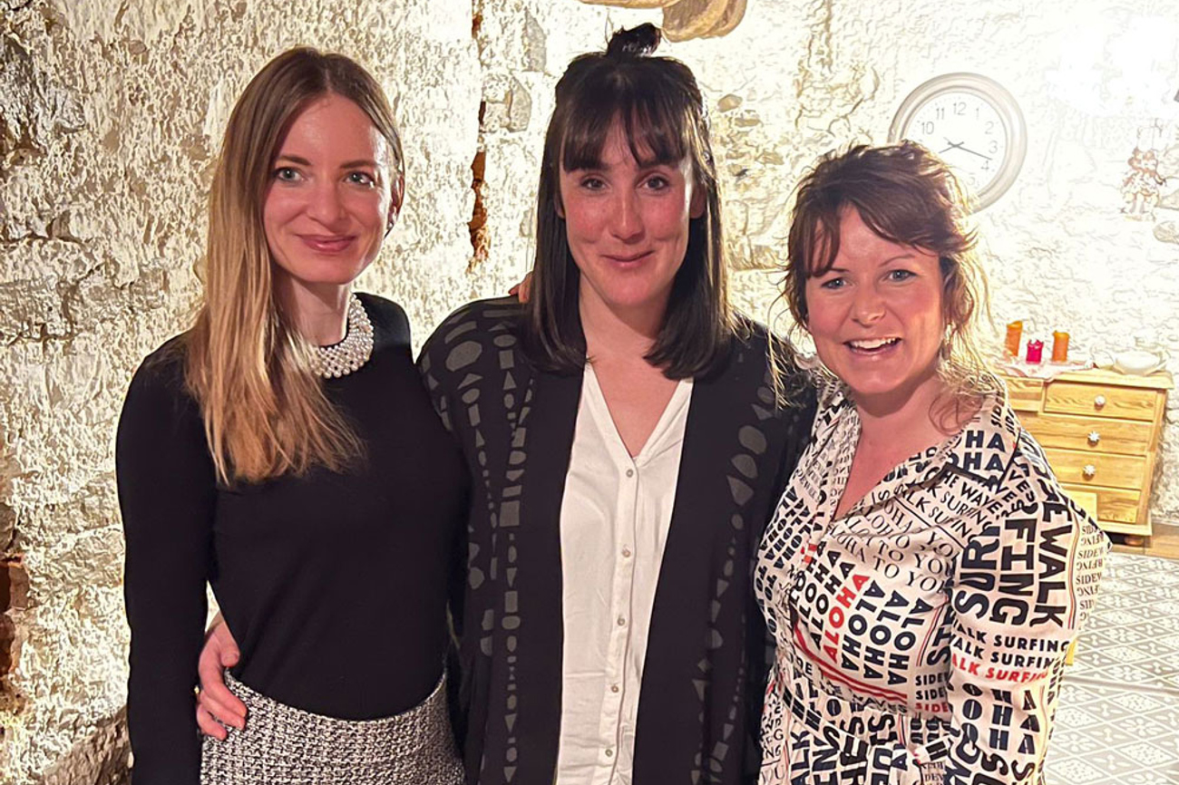 Zum ersten Mal eine komplett weibliche Besetzung am Wirtschaftstalk des Industriepfarramts (v. l.): Stefanie Fehr, Flavia Grossmann und Marilen Schwald.