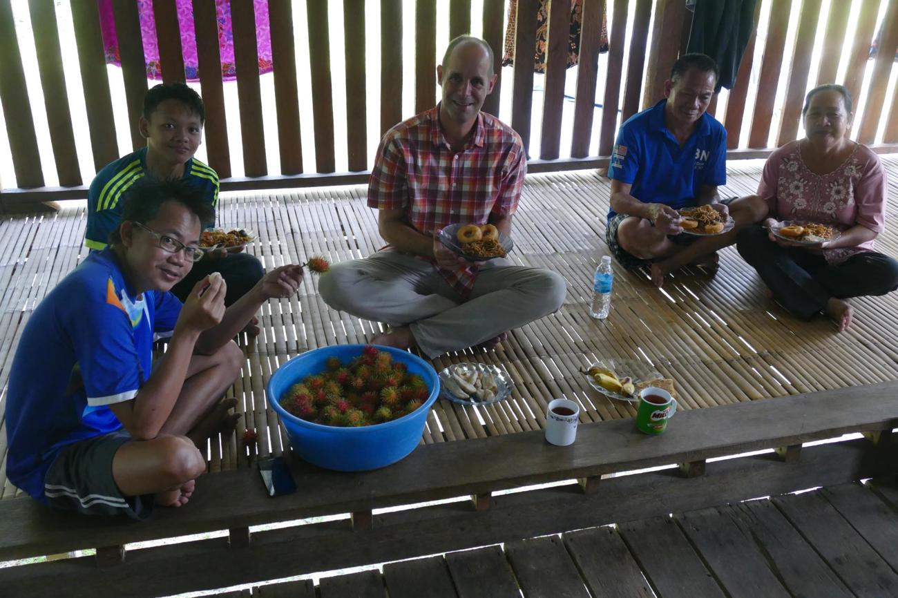 Begegnungen - Frühstück mit Gastfamilie in Tangarasan.