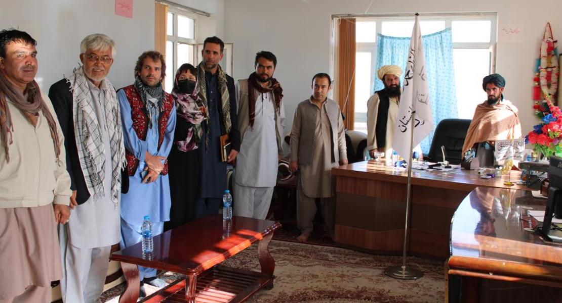 Die Delegation der Afghanistanhilfe im Büro eines Regionalgouverneurs der Taliban.