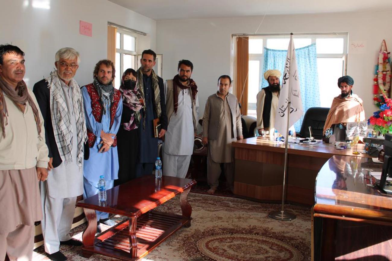 Die Delegation der Afghanistanhilfe im Büro eines Regionalgouverneurs der Taliban.