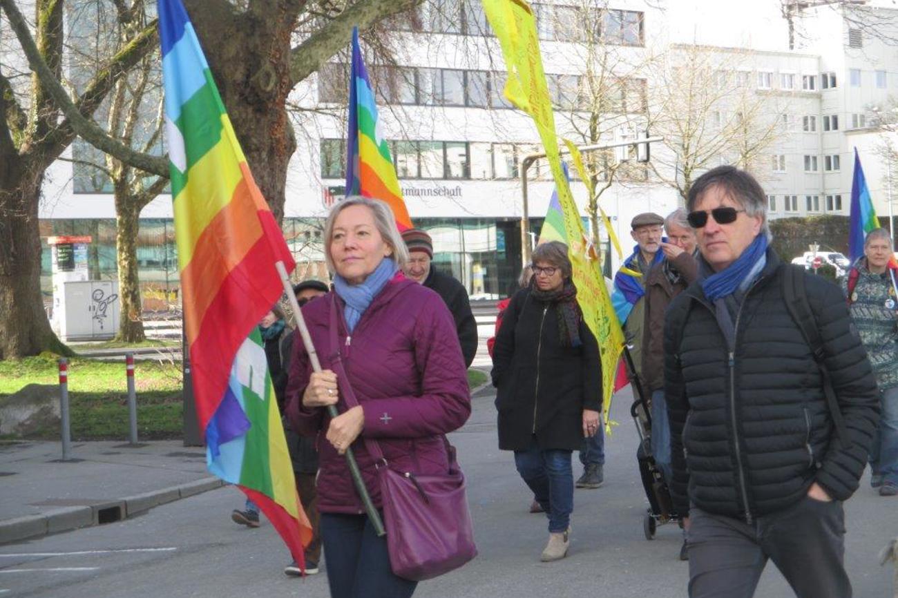 Auf dem Bodensee-Friedensweg von Bregenz nach Konstanz demonstrierten die Menschen für mehr Frieden.