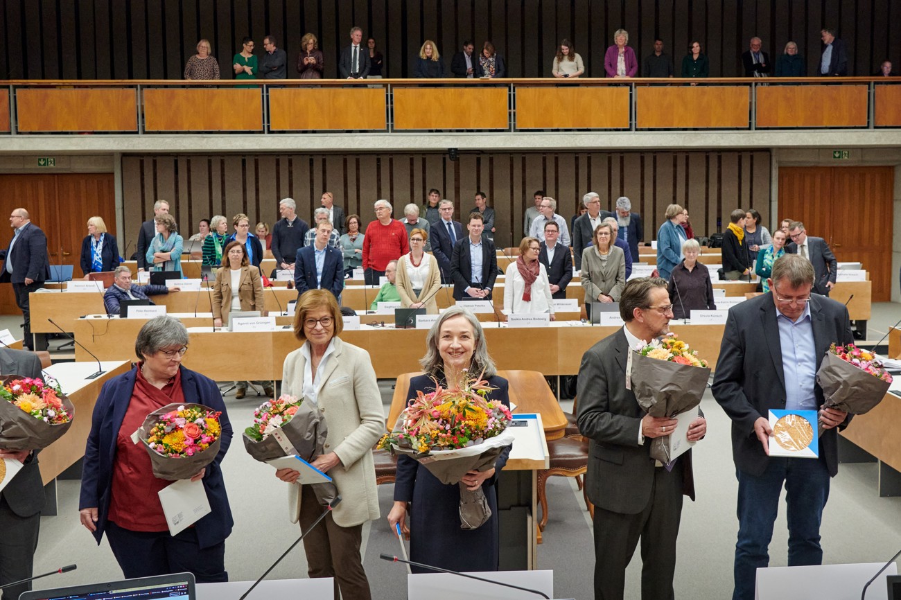 Esther Straub (Mitte) nach ihrer Wahl. (Bild: Gion Pfander)