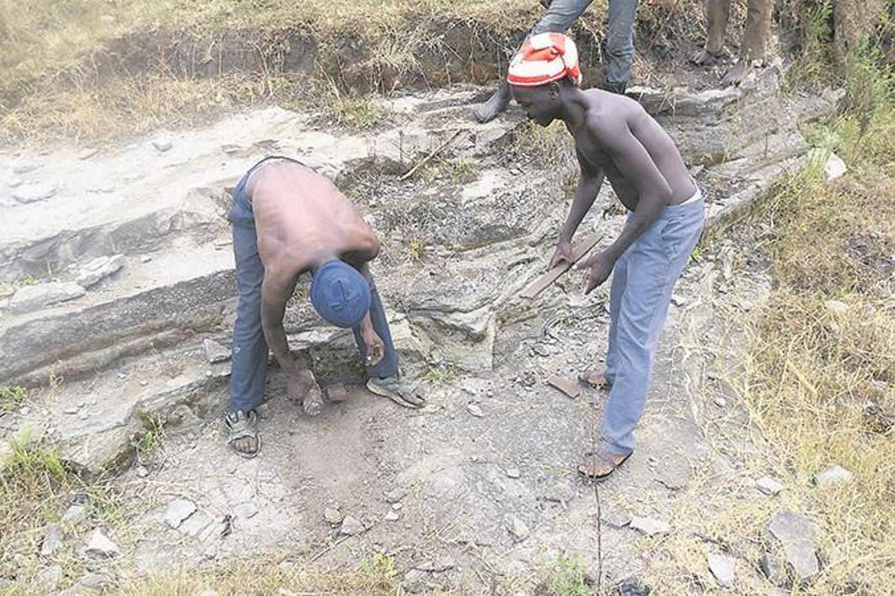 Die Konzernverantwortungsinitiative, die sich für Menschenrechte einsetzt, diente den Synodalen als Beispiel für eine politische Stellungnahme derKirchen. Das Bild zeigt Kinderarbeit in den Steinbrüchen von Uganda.