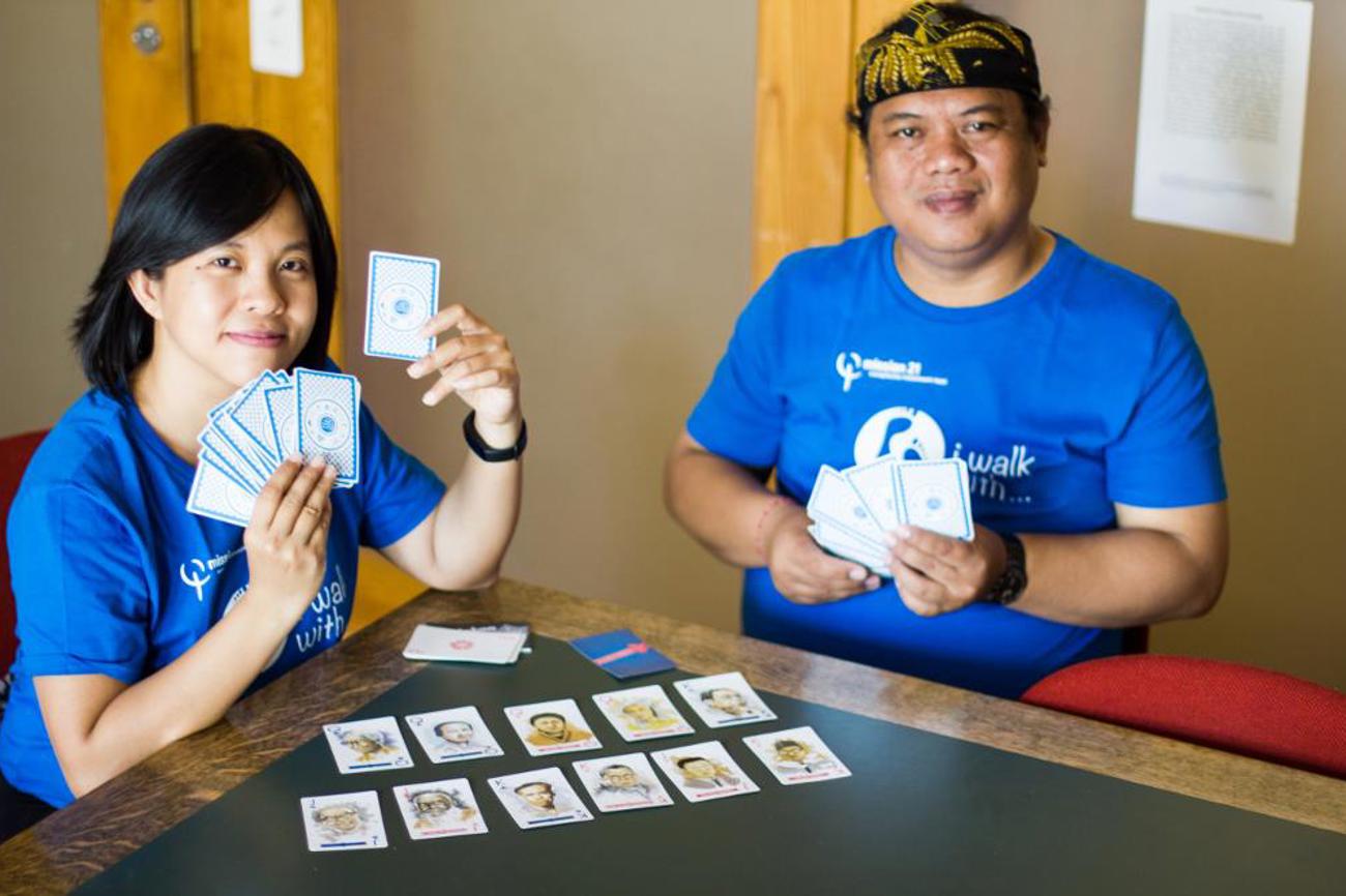 Yunita Tan und Wawan Gunawan kämpfen für mehr religiöse Toleranz mit einem Kartenspiel.|Tilmann Zuber