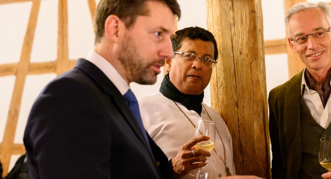 EKS-Präsident Gottfried Locher, Bischof Dhiloray Ranjit Canagasabey (Anglican Church of Ceylon, Sri Lanka), Heinz Fäh (Kirchenrat, St. Gallen). (Bilder: Christina Baldiger)