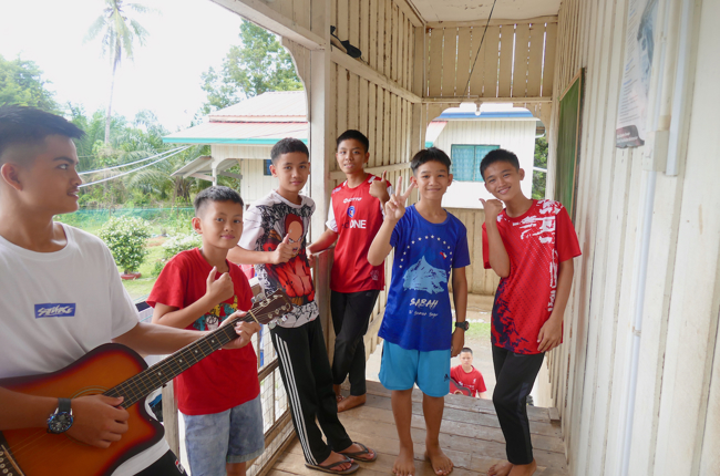 Teenager im Youth Hostel in Salimpodon Teenager im Youth Hostel in Salimpodon