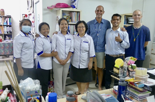 Lehrpersonen der Schule für Migrantenkinder in Kota Kinabalu 