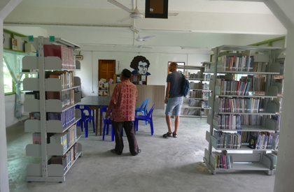 Die Bibliothek im Luther Seminar in Tinangol