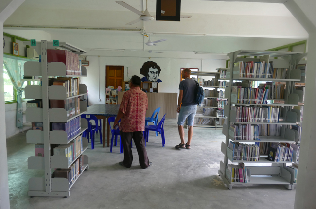Die Bibliothek im Luther Seminar in Tinangol