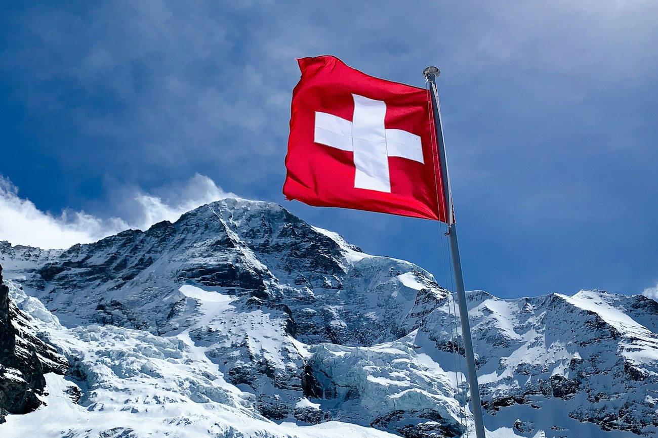 Am 27. September 2026 entscheidet die Schweiz, wie sie ihre Neutralität in Zukunft handhaben will. (Bild: unsplash.com / Ronnie Schmutz)