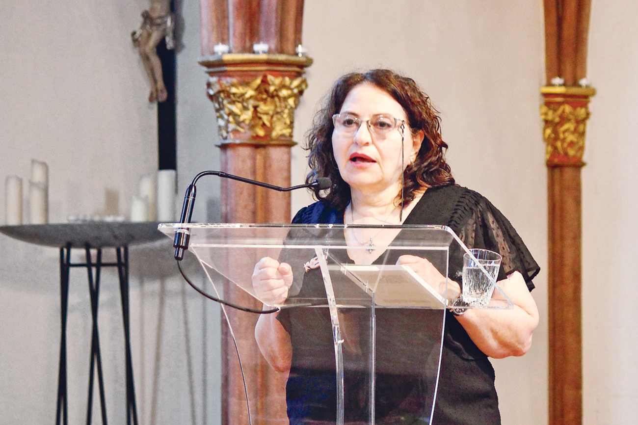Faten Mukarker in der Predigerkirche in Basel: «Das Gebot ‹Liebe deine Feinde› ist unverhandelbar.» | Foto: Tilmann Zuber
