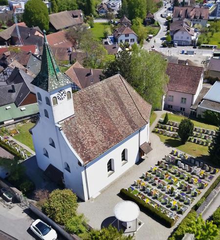 Die Kirche bleibt im Dorf