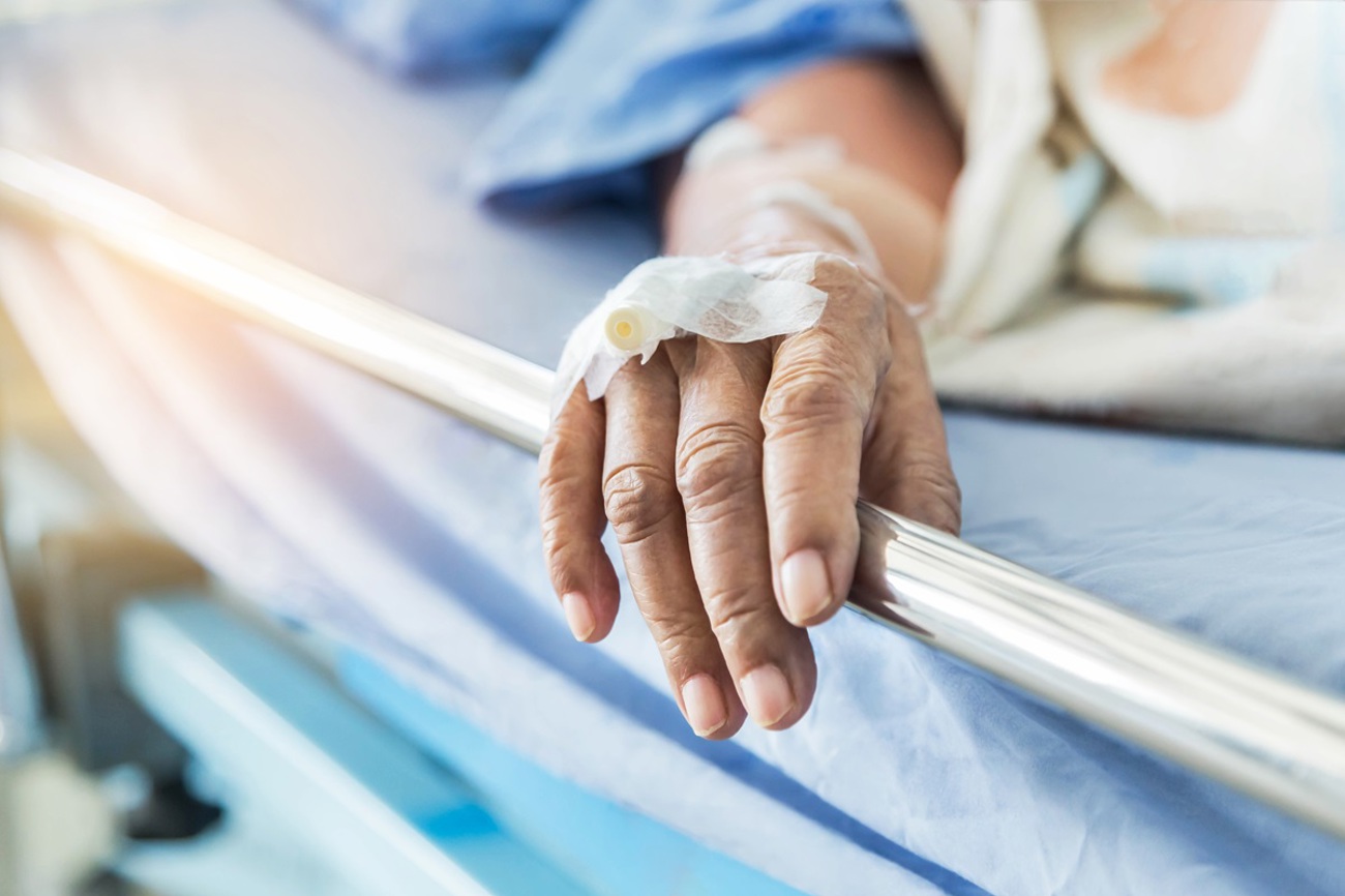 Wie sollen sich Pflegeeinrichtungen verhalten, wenn Menschen sterben wollen? (Bild: AdobeStock/Soonthorn)
