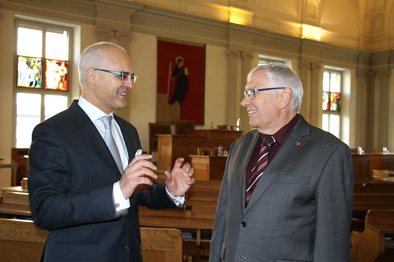 Andreas Hefti (links) hat das Amt des Synodepräsidenten von seinem Vorgänger Hans Thomann übernommen. Bild mb