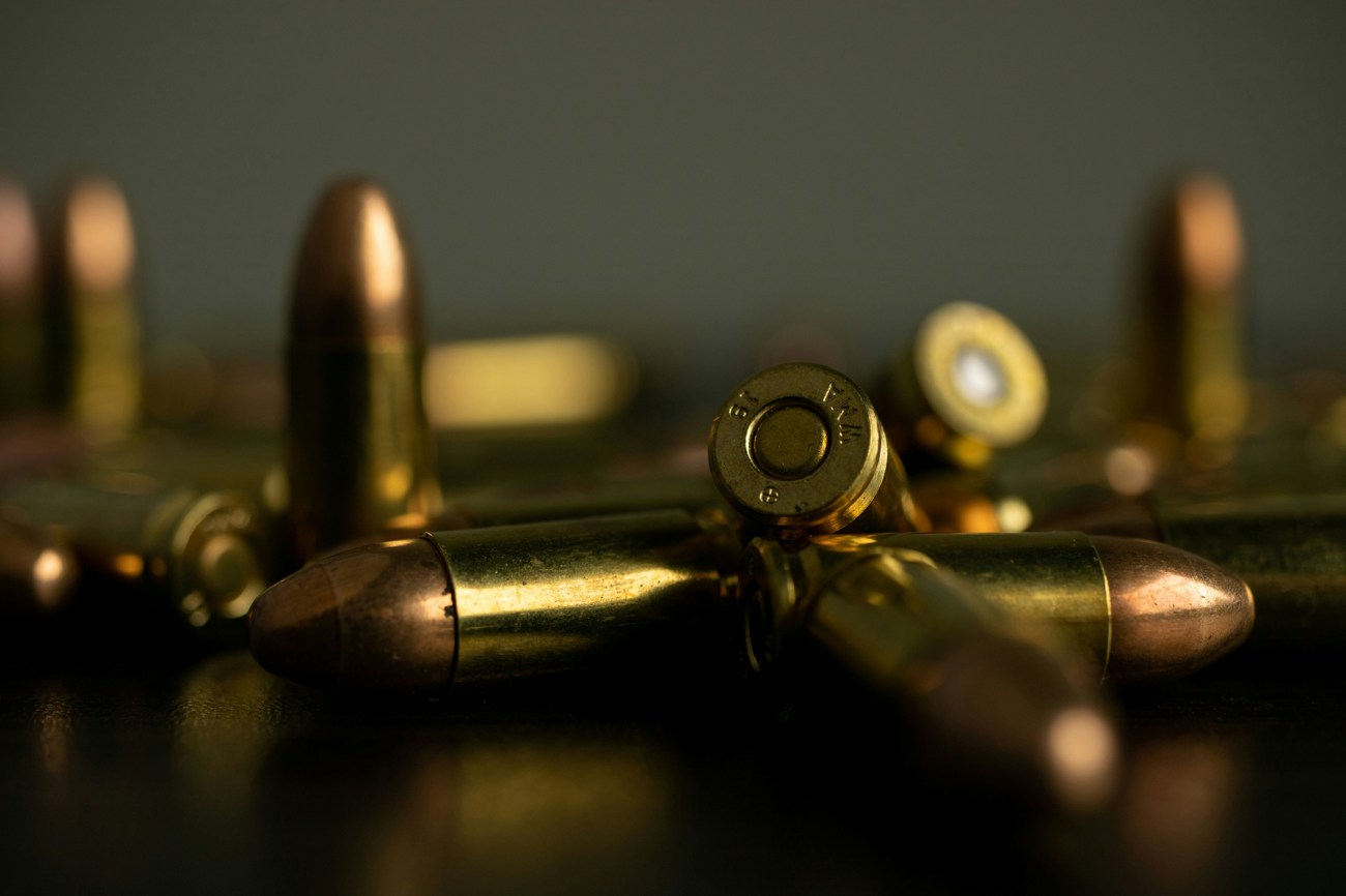 Durch das revidierte Kriegsmaterialgesetz könnten «Partnerstaaten» Schweizer Waffen ohne Einwilligung der Schweiz an andere Länder weitergeben. (Bild: unsplash.com)