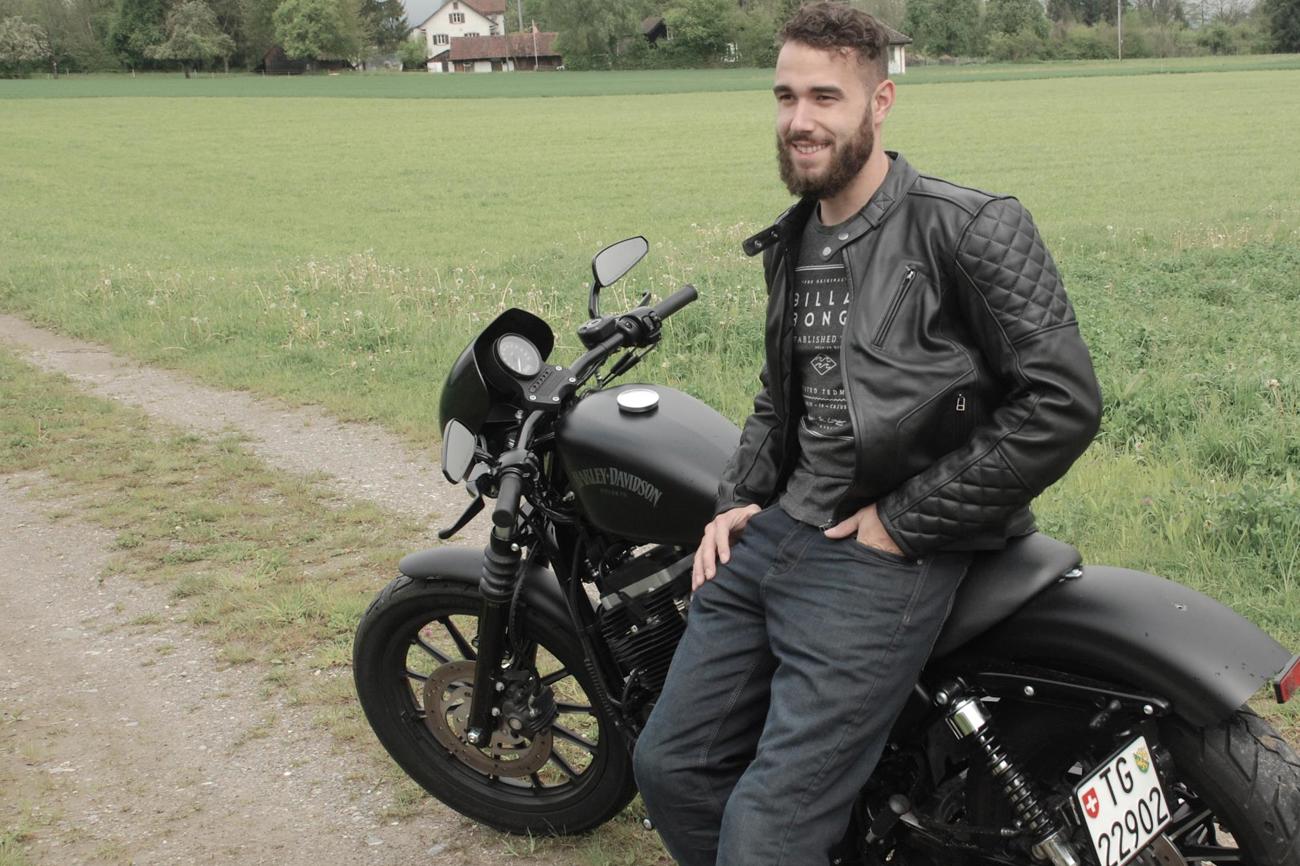 «Auf zwei Rädern unterwegs sein»: Das ist die grosse Leidenschaft von Raphael Schneider.