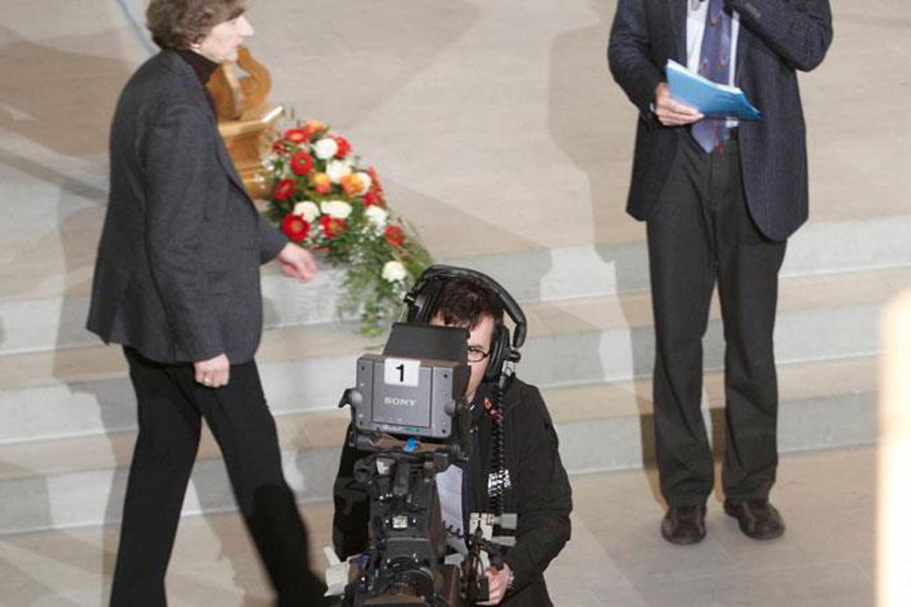 Vorbereitungen für die Fernsehübertragung eines Gottesdienstes aus dem Zürcher Grossmünster. | Gion Pfander