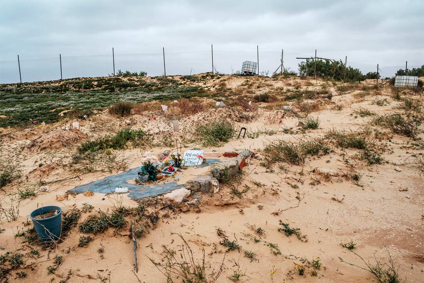 «Friedhof der Unbekannten»: 400 Leichen liegen auf dieser Halde im Süden Tunesiens begraben, immer zwei übereinander. | Foto: Klaus Petrus