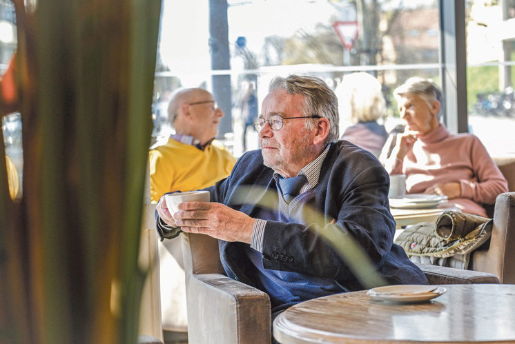 «Wo können die Leute mit ihren Fragen zum Lebensende hin?» «Wo können die Leute mit ihren Fragen zum Lebensende hin?»