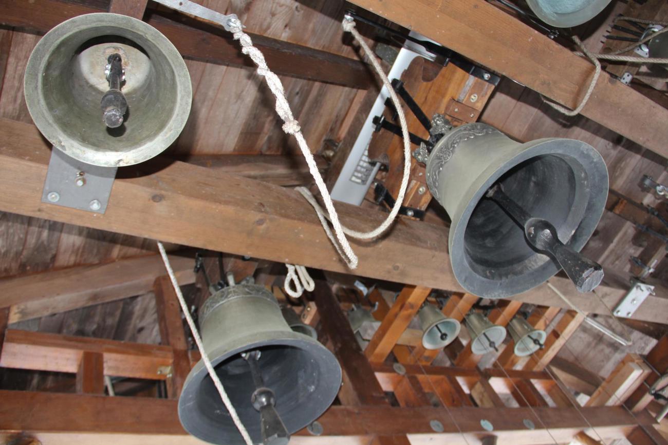 Im Gartenhaus hängen 23 Glocken. (Bild: asw)