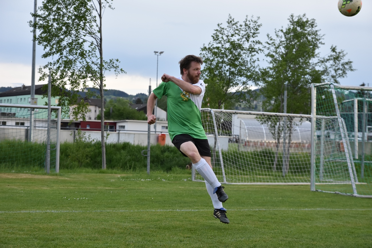 Pfarrer Florian Homberger in Action. (Bilder: Claudia Schenk und Georg Stelzner)