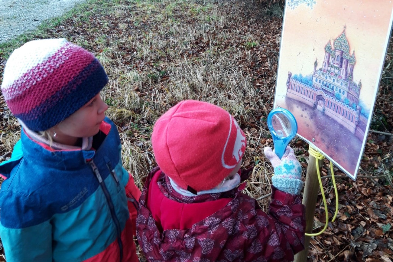 Auf dem Erlebnisweg «zwüscheHALT» lässt sich in diesem Jahr «Jakobs Weihnachtswunder» entdecken. (Bild: pd)