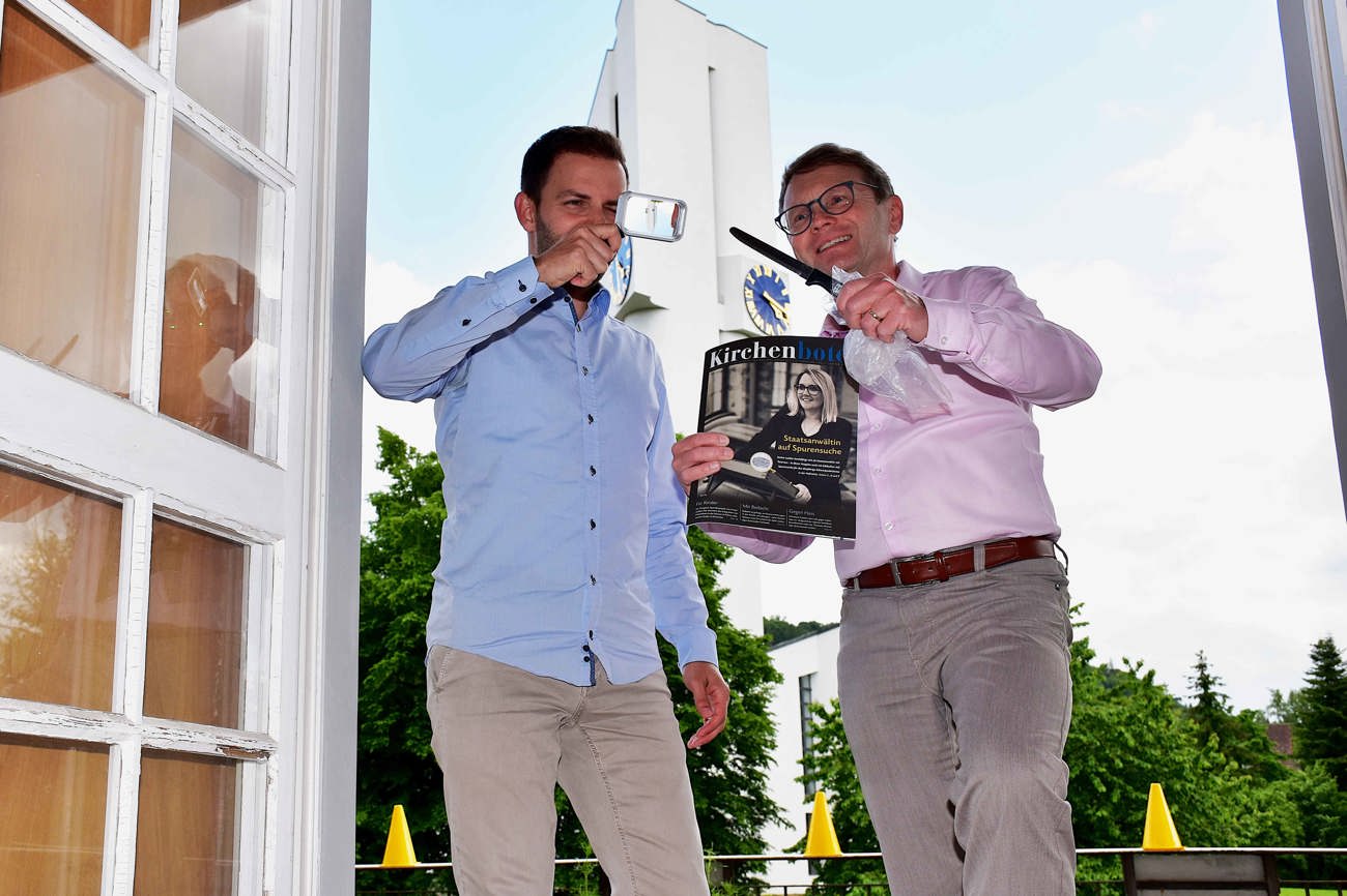 Die Jahresserie des Kirchenboten "Tatort Bibel" wird von Cyrill Rüegger (li.) und Roman Salzmann journalistisch spannend aufbereitet. Foto: Matija Frauchiger    
